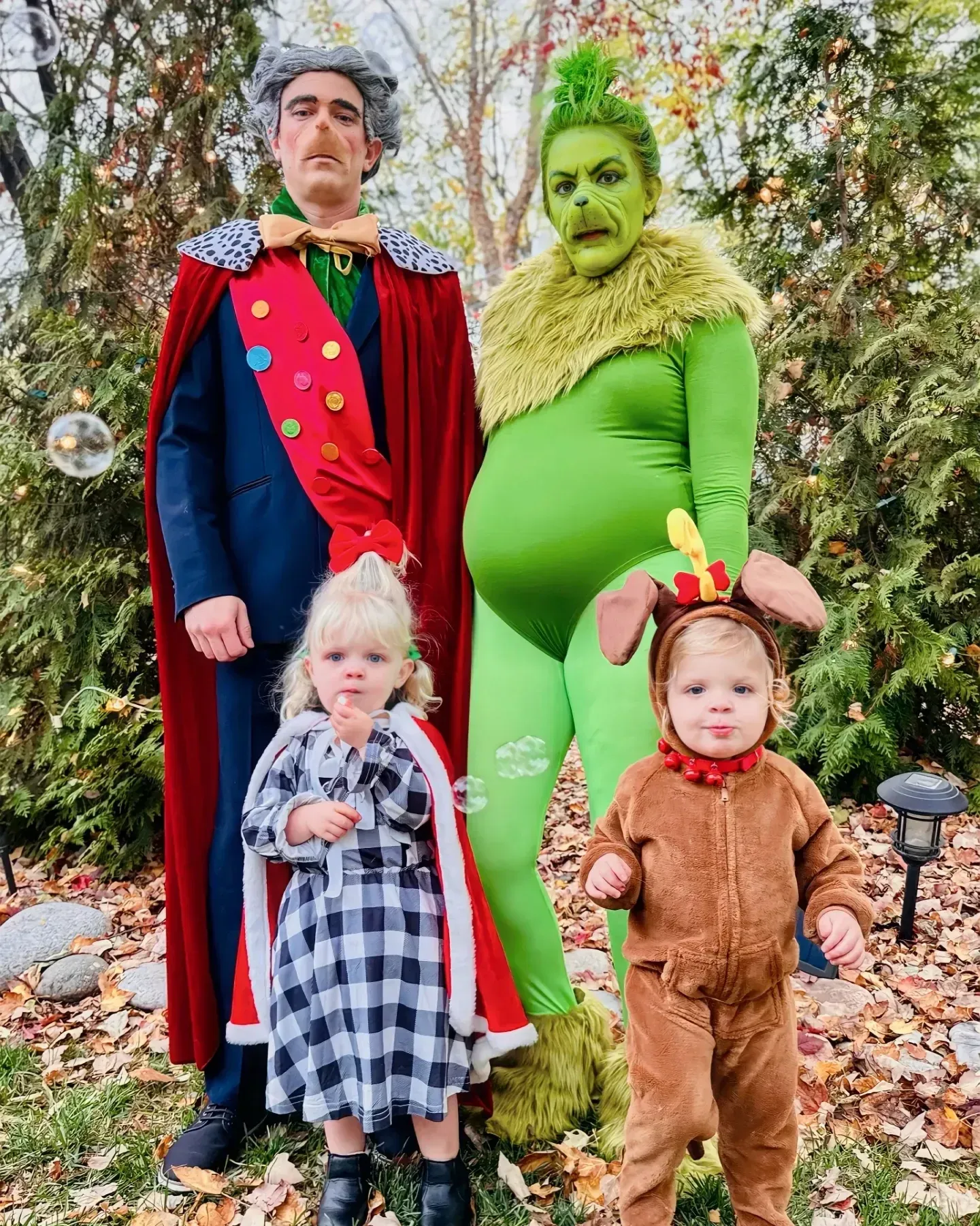 funny halloween costumes for families with Grinch and Cindy Lou Who costumes