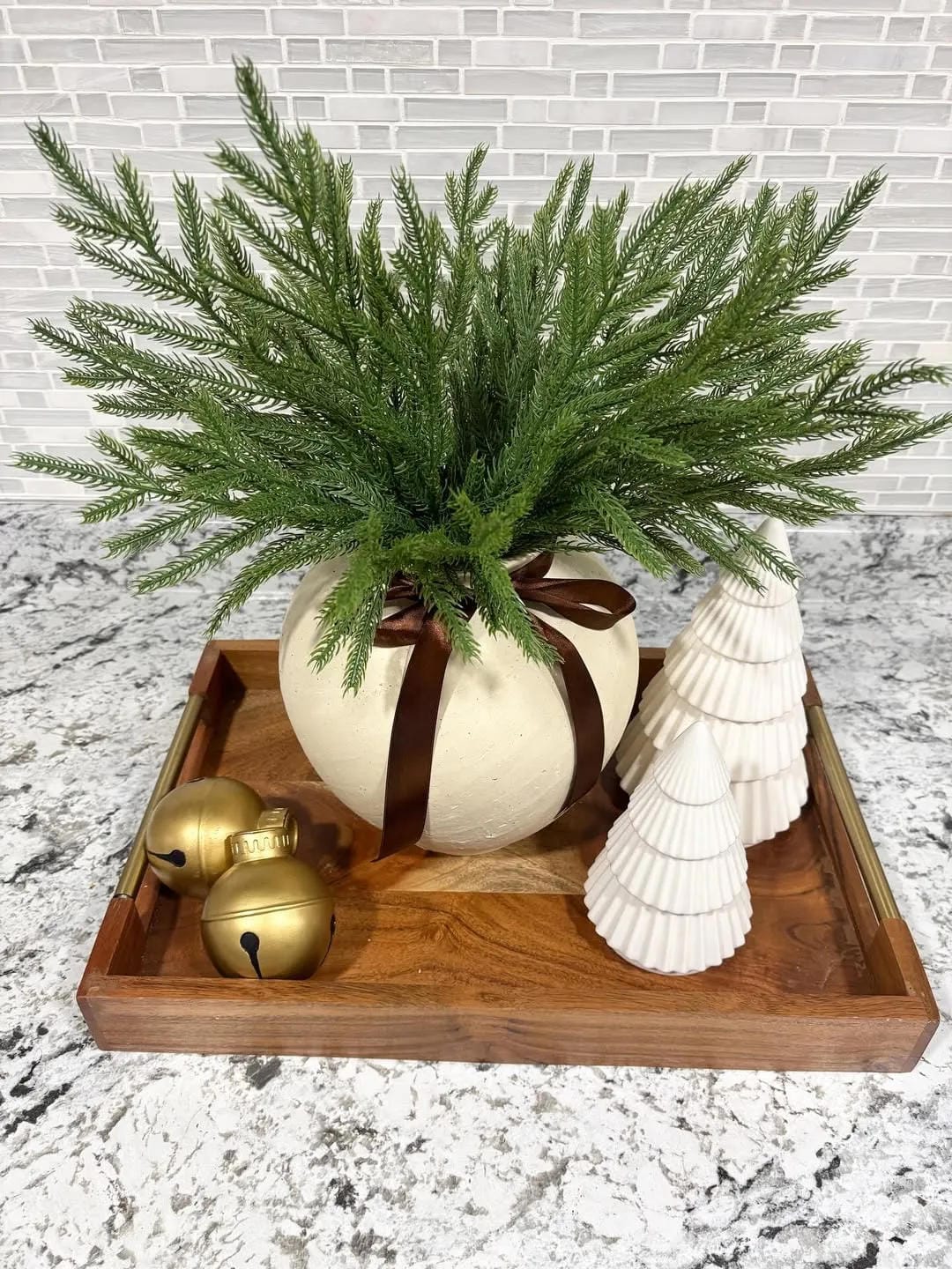 simple coffee table decor