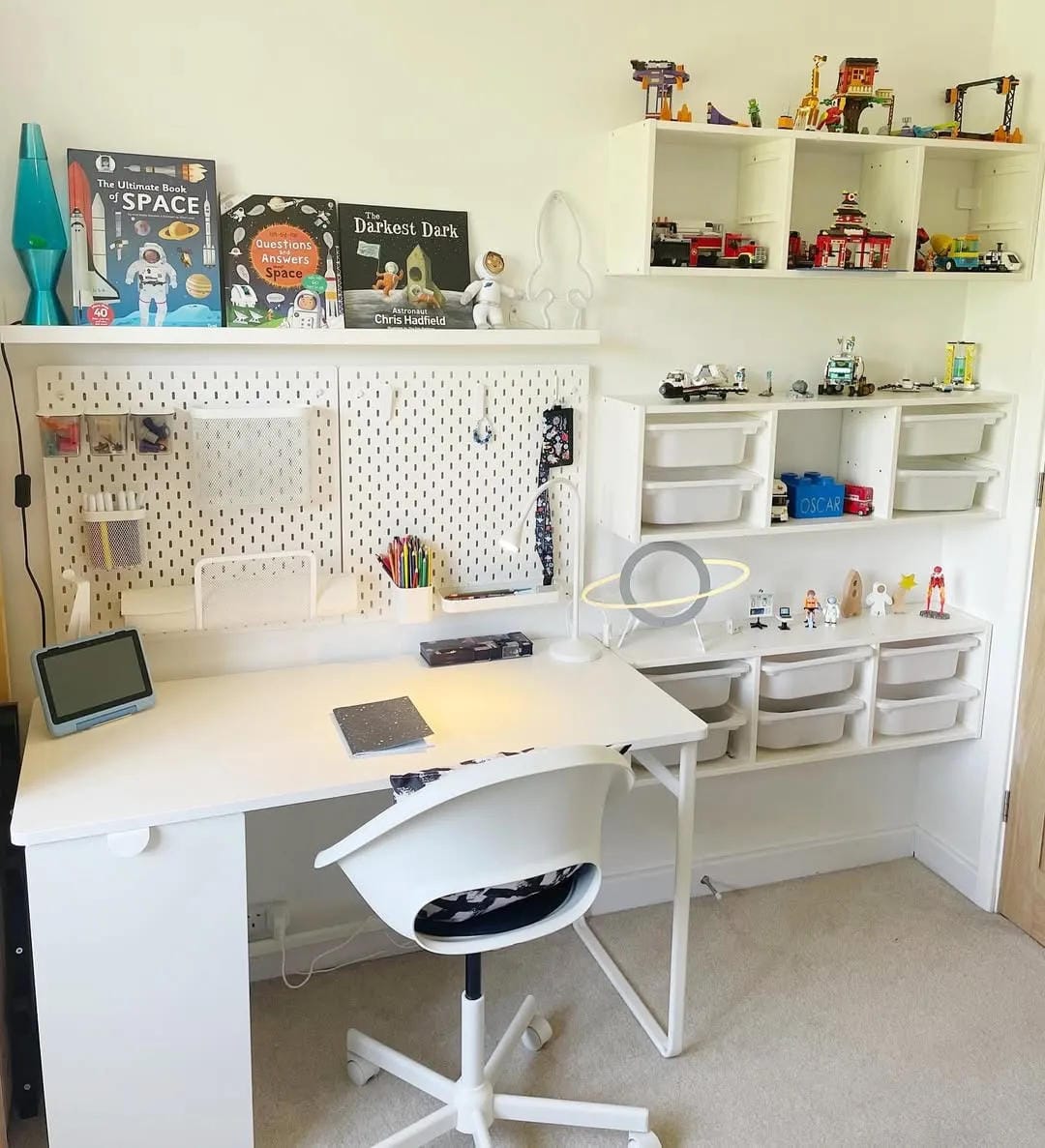 kids study nook with wall shelves
