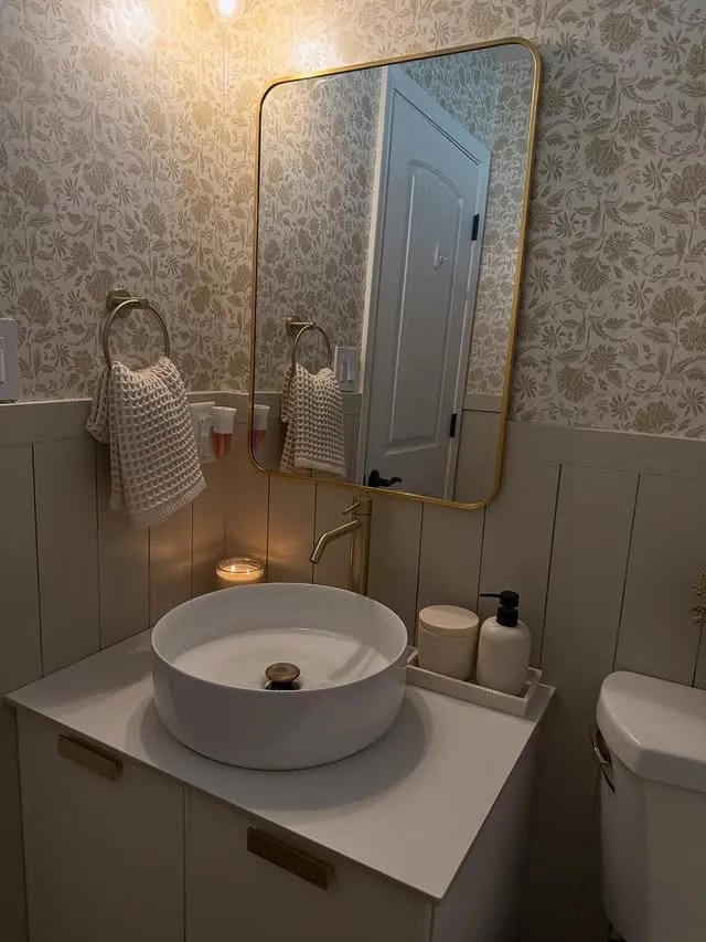 small bathroom decor