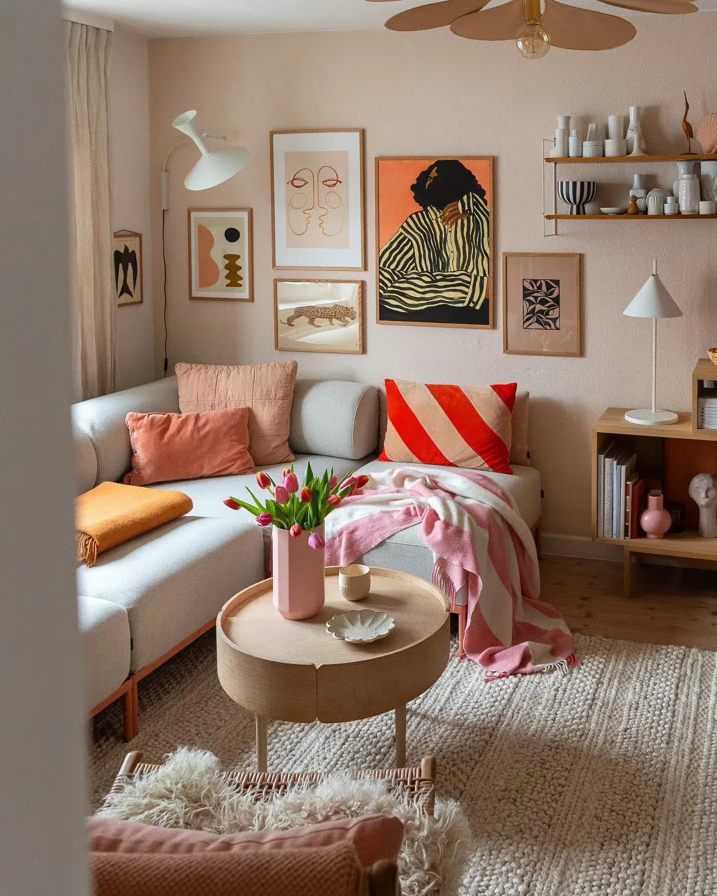 minimal living room gallery wall ideas