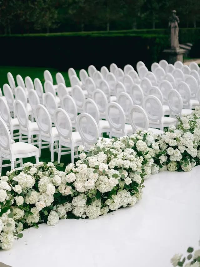 wedding aisle decor ideas with flowers and candles