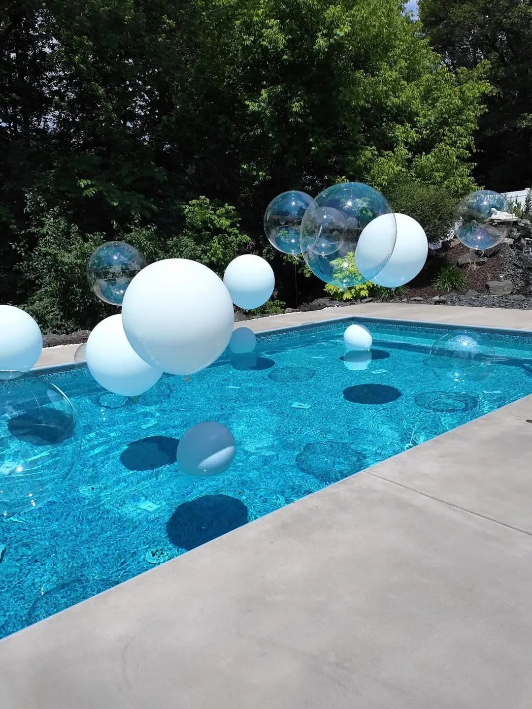 pool party decor ideas with float white balloons for a clean look