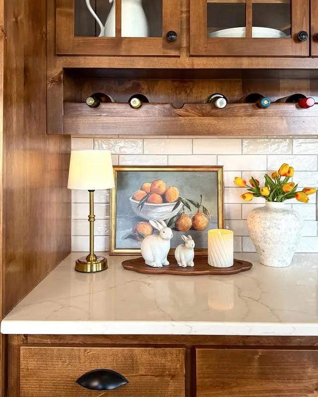 kitchen counter decor ideas with lamp fruit bowl artwork and warm wood cabinetry
