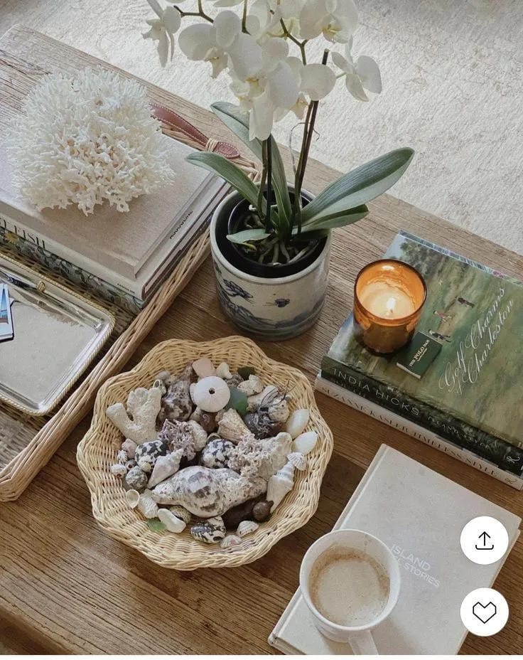 summer coffee table centerpiece idea with fresh florals