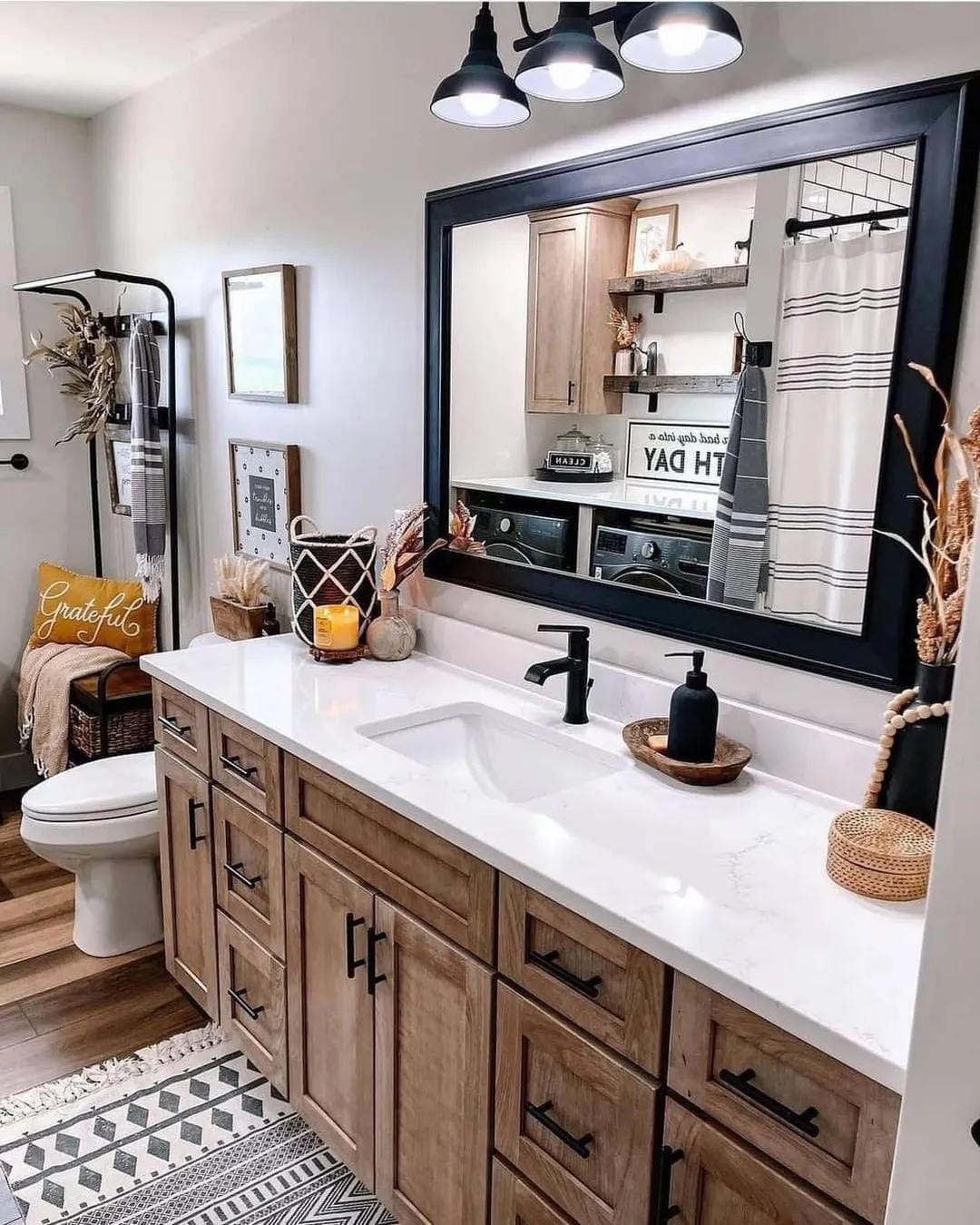 farmhouse bathroom styling